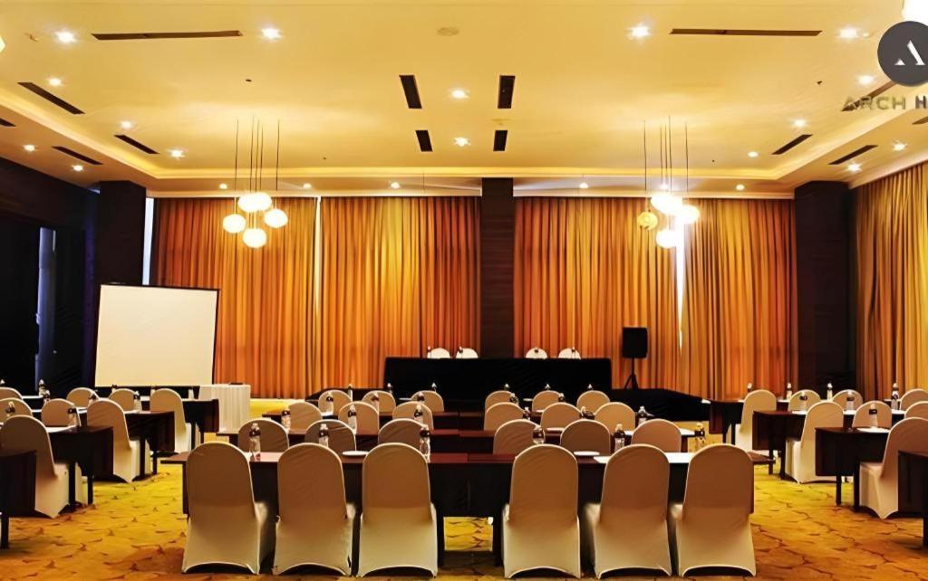 Arch Hotel Bogor Kültér fotó