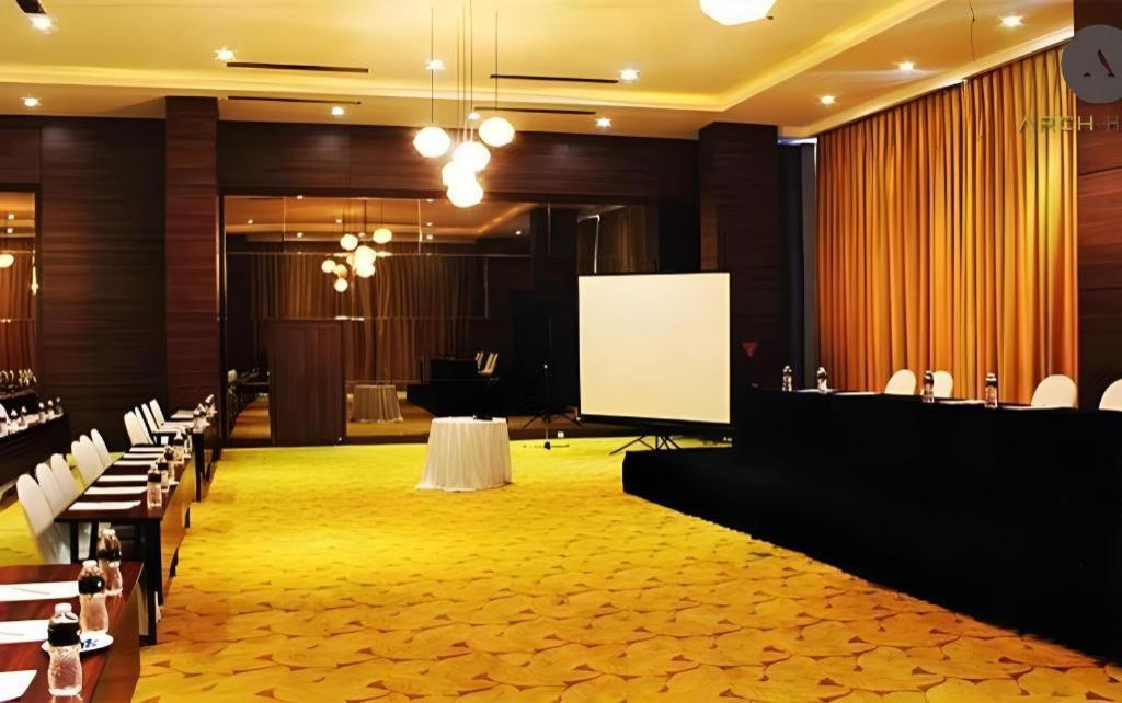 Arch Hotel Bogor Kültér fotó