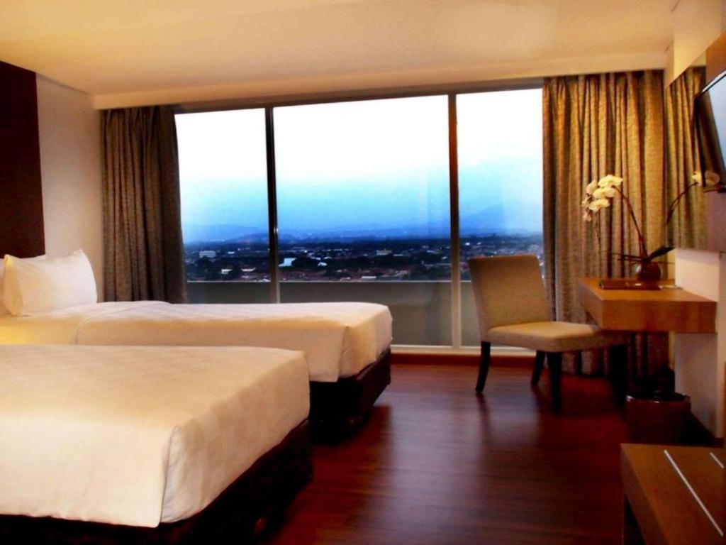 Arch Hotel Bogor Kültér fotó