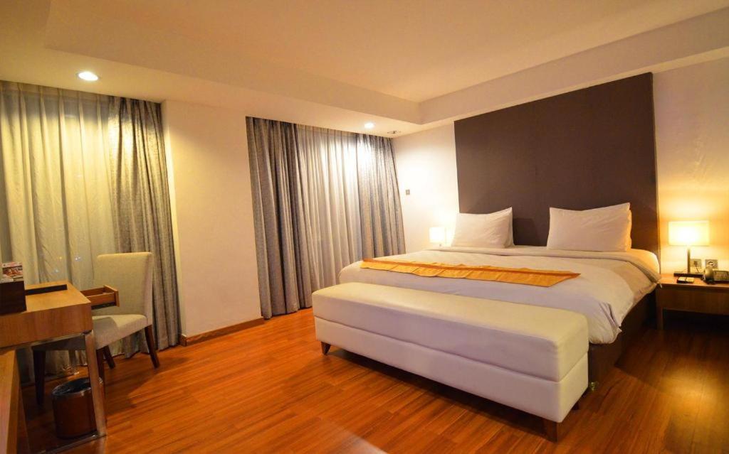 Arch Hotel Bogor Kültér fotó