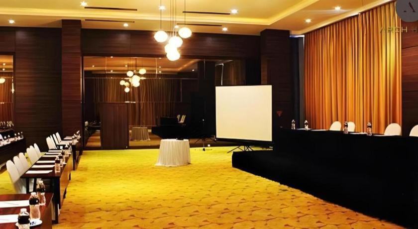 Arch Hotel Bogor Kültér fotó