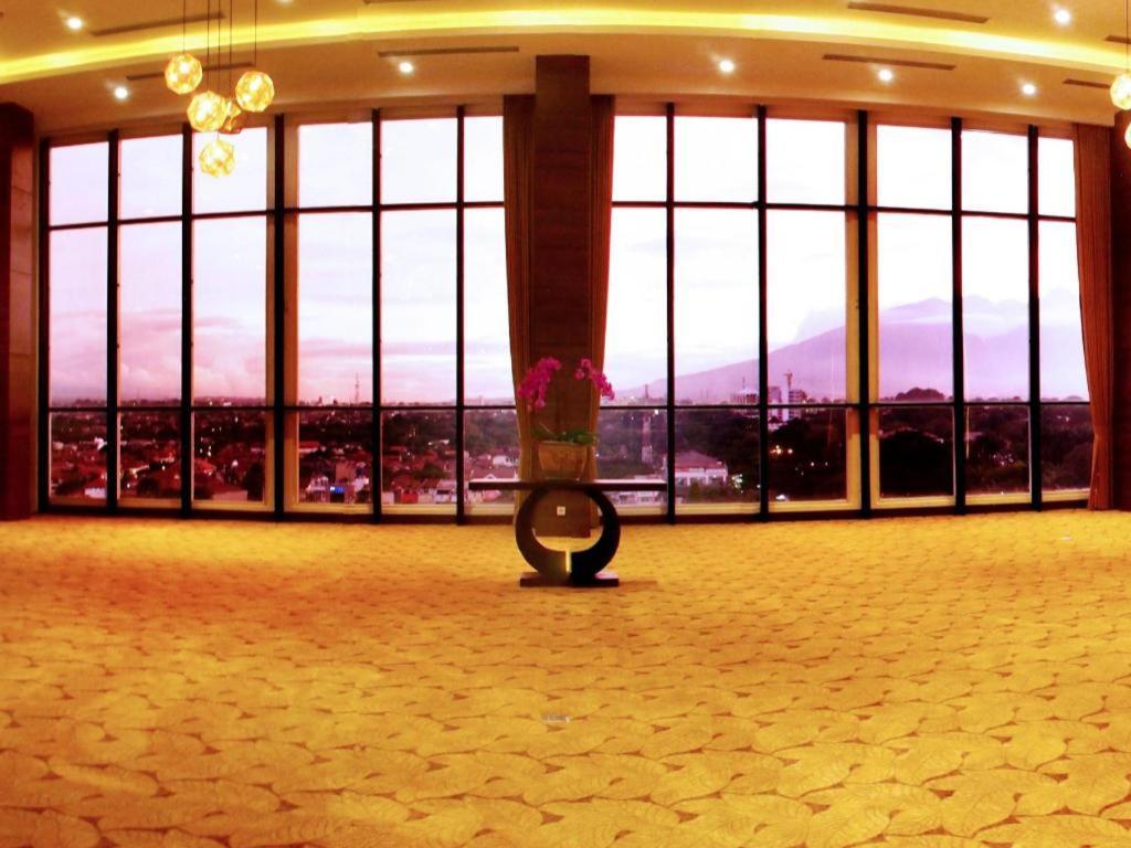 Arch Hotel Bogor Kültér fotó