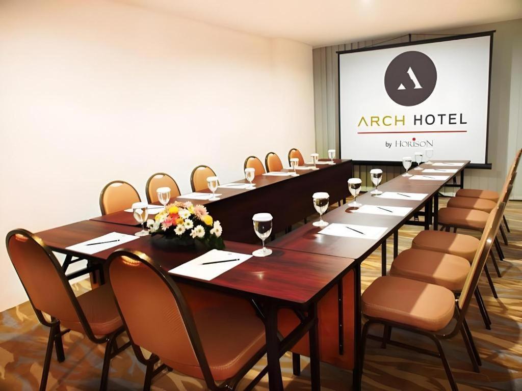 Arch Hotel Bogor Kültér fotó