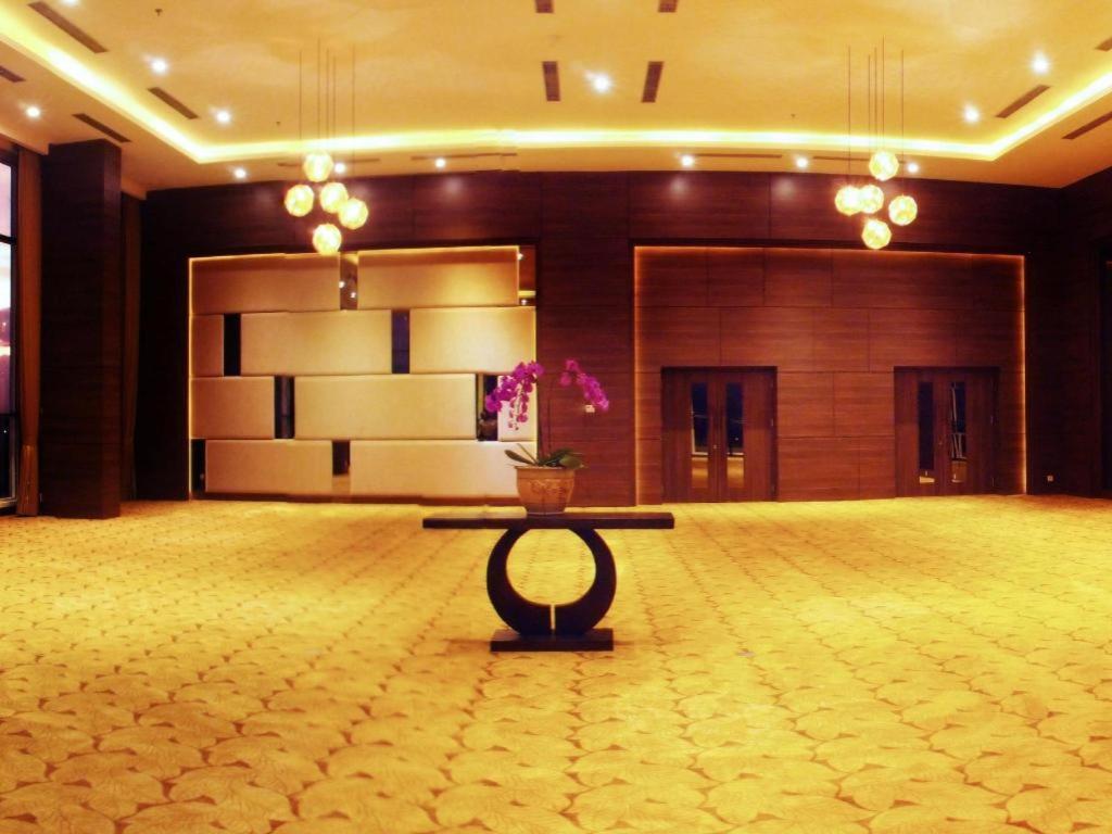Arch Hotel Bogor Kültér fotó